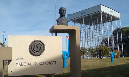 Por primera vez desde su creación, Aguas Santafesinas cerró un ejercicio económico con superávit financiero y aprobó un balance con resultado positivo. Por primera vez desde su creación, Aguas Santafesinas cerró un ejercicio económico con superávit financiero y aprobó un balance con resultado positivo.