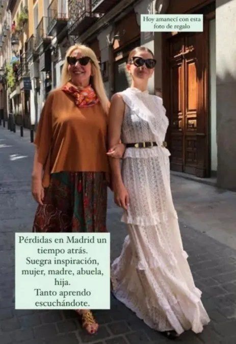 La foto de la China Suárez junto a la mamá de Vicuña. 
