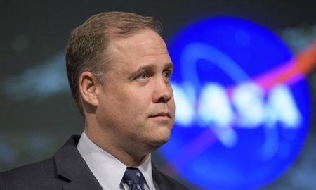 Cuando llegue un nuevo equipo, bríndeles todo su apoyo. Lo necesitan, se lo merecen, le dijo Bridenstine al nuevo presidente de Estados Unidos. Cuando llegue un nuevo equipo, bríndeles todo su apoyo. Lo necesitan, se lo merecen, le dijo Bridenstine al nuevo presidente de Estados Unidos.