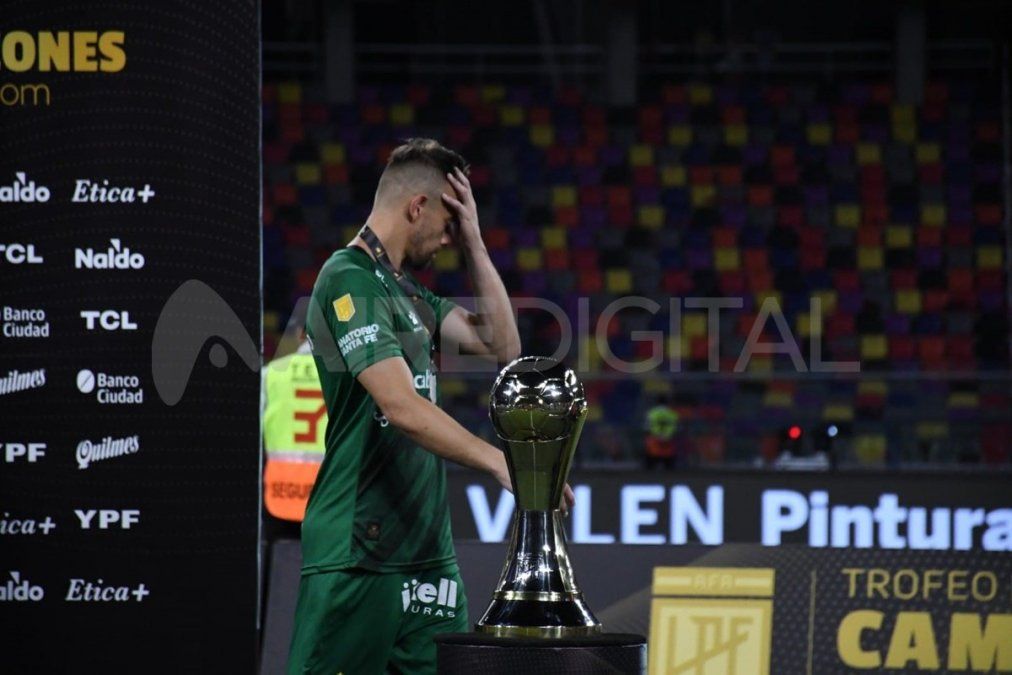 La tristeza de Leonardo Burián tras la derrota por goleada contra River en el Torneo de Campeones.&nbsp;