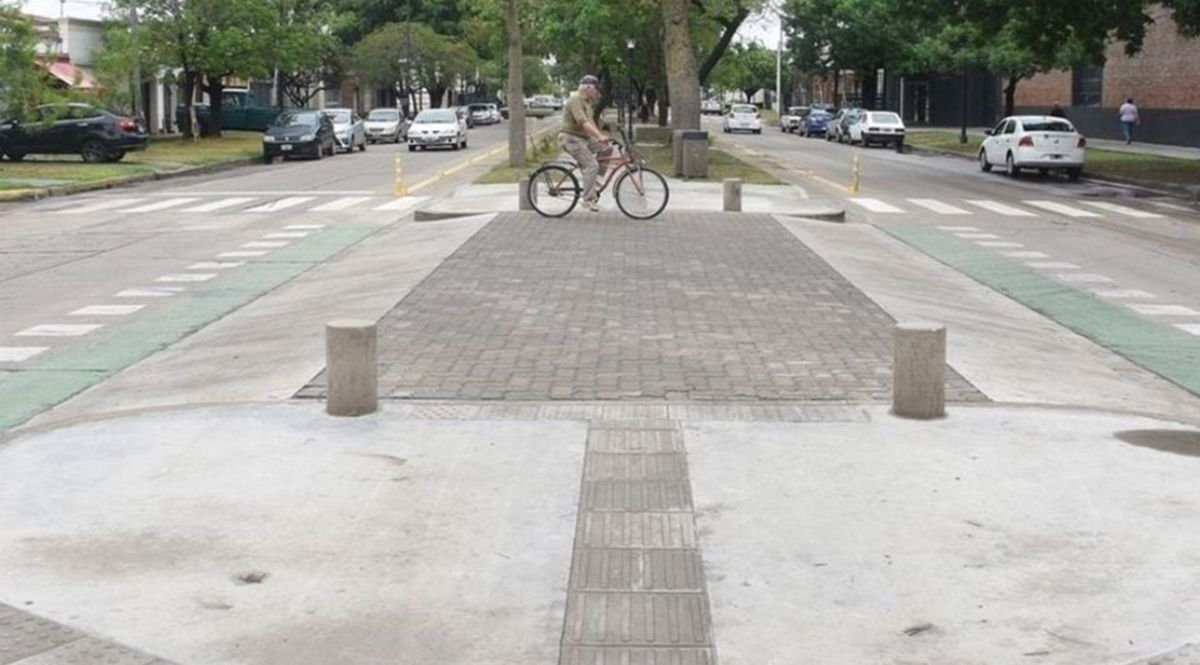 La Municipalidad anunció que construirá tres manda peatón en la Costanera de Santa Fe. 