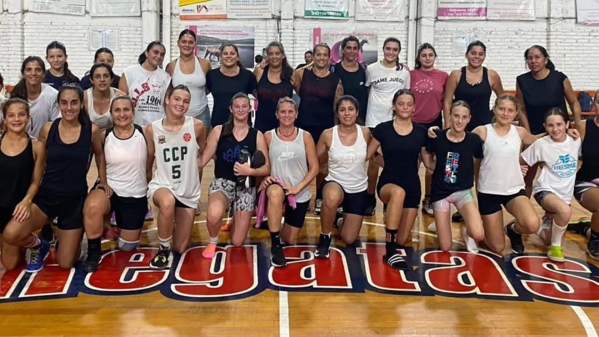 Equipo femenino de básquet de Regatas Coronda. Equipo femenino de básquet de Regatas Coronda.