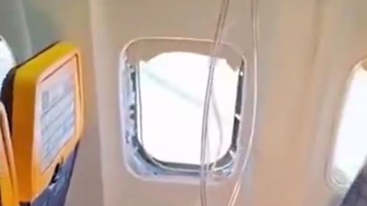 La rotura del panel lateral obligó a los pilotos a cancelar el trayecto programado entre Grecia y Alemania.