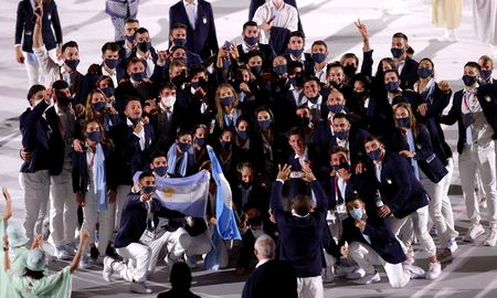 Este viernes se realizó la ceremonia inaugural de los juegos Olímpicos de Tokio y reconocidos deportistas argentinos felicitaron a quienes competirán en Japón. Este viernes se realizó la ceremonia inaugural de los juegos Olímpicos de Tokio y reconocidos deportistas argentinos felicitaron a quienes competirán en Japón.