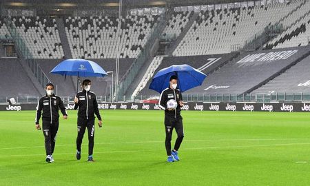 Ante un nuevo caso de coronavirus, Juventus se aisló y a Napoli le descontaron un punto por no presentarse a jugar ante la Vecchia Signora. Ante un nuevo caso de coronavirus, Juventus se aisló y a Napoli le descontaron un punto por no presentarse a jugar ante la Vecchia Signora.