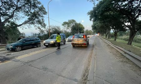 Un triple choque complica el tránsito en ambos sentidos en el Puente Carretero. Un triple choque complica el tránsito en ambos sentidos en el Puente Carretero.