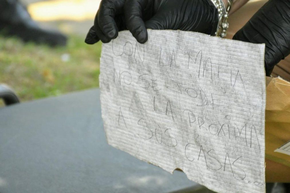 Lluvia de tiros, mensajes mafiosos y ningún detenido