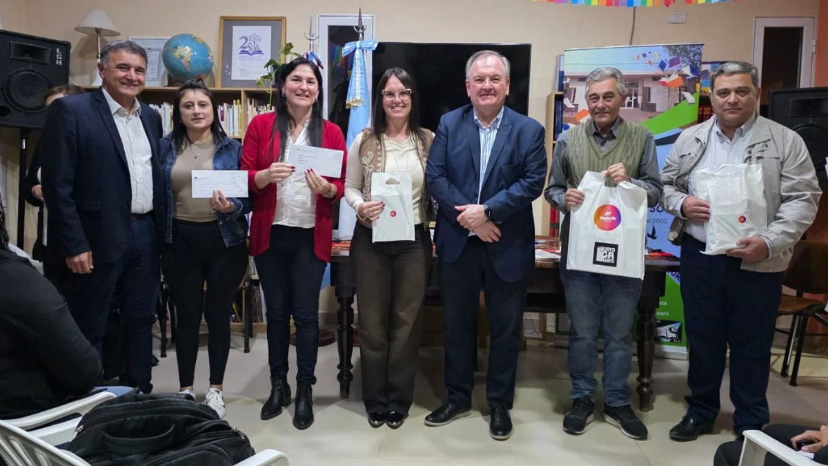 Se promueve el acceso a material bibliográfico actualizado y el fortalecimiento del trabajo cultural en cada comunidad. Se promueve el acceso a material bibliográfico actualizado y el fortalecimiento del trabajo cultural en cada comunidad.