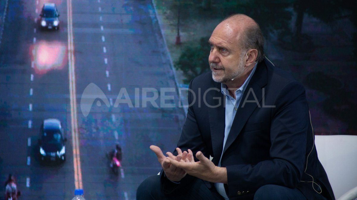 El gobernador dijo que las reuniones sociales podrán ser de 20 personas.&nbsp;