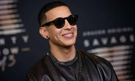 El cantante puertorriqueño le agradeció a sus fanáticos y comunicó que el 24 de marzo, lanzará su último álbum musical, titulado Legendaddy. El cantante puertorriqueño le agradeció a sus fanáticos y comunicó que el 24 de marzo, lanzará su último álbum musical, titulado Legendaddy.