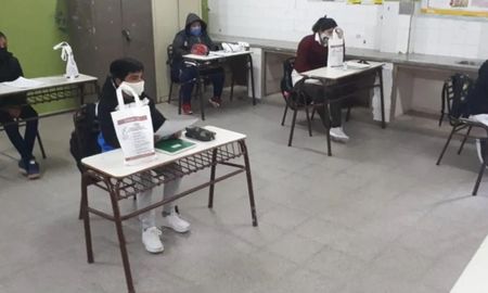 La fiscal ante la Cámara de Apelaciones de la Ciudad, Karina Cichero, dictaminó este domingo a favor de la medida cautelar pedida por dos organizaciones civiles para mantener la presencialidad en las aulas este lunes. La fiscal ante la Cámara de Apelaciones de la Ciudad, Karina Cichero, dictaminó este domingo a favor de la medida cautelar pedida por dos organizaciones civiles para mantener la presencialidad en las aulas este lunes.