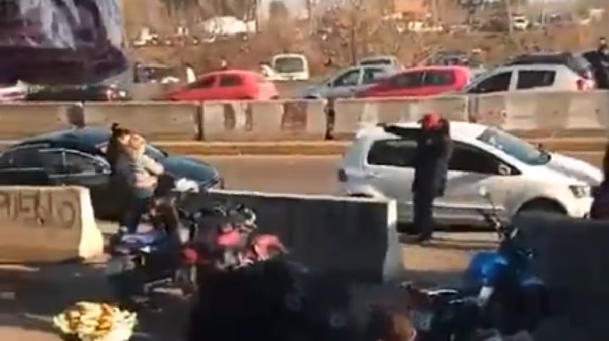 El enfrentamiento se produjo entre dos grupos de remiseros por el control de una esquina.&nbsp;