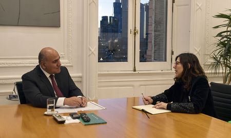 Silvina Batakis y Juan Manzur se reunirán con gobernadores este lunes en el Palacio de Hacienda. Silvina Batakis y Juan Manzur se reunirán con gobernadores este lunes en el Palacio de Hacienda.