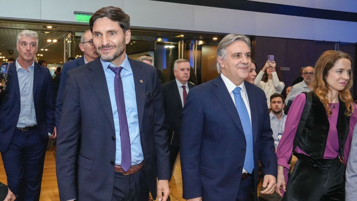Pullaro destacó que, en un momento económico difícil para el país, resulta clave apostar al desarrollo productivo y a la articulación entre el sector público y privado, con el objetivo de posicionar a Santa Fe “en el lugar que se merece”. Pullaro destacó que, en un momento económico difícil para el país, resulta clave apostar al desarrollo productivo y a la articulación entre el sector público y privado, con el objetivo de posicionar a Santa Fe “en el lugar que se merece”.