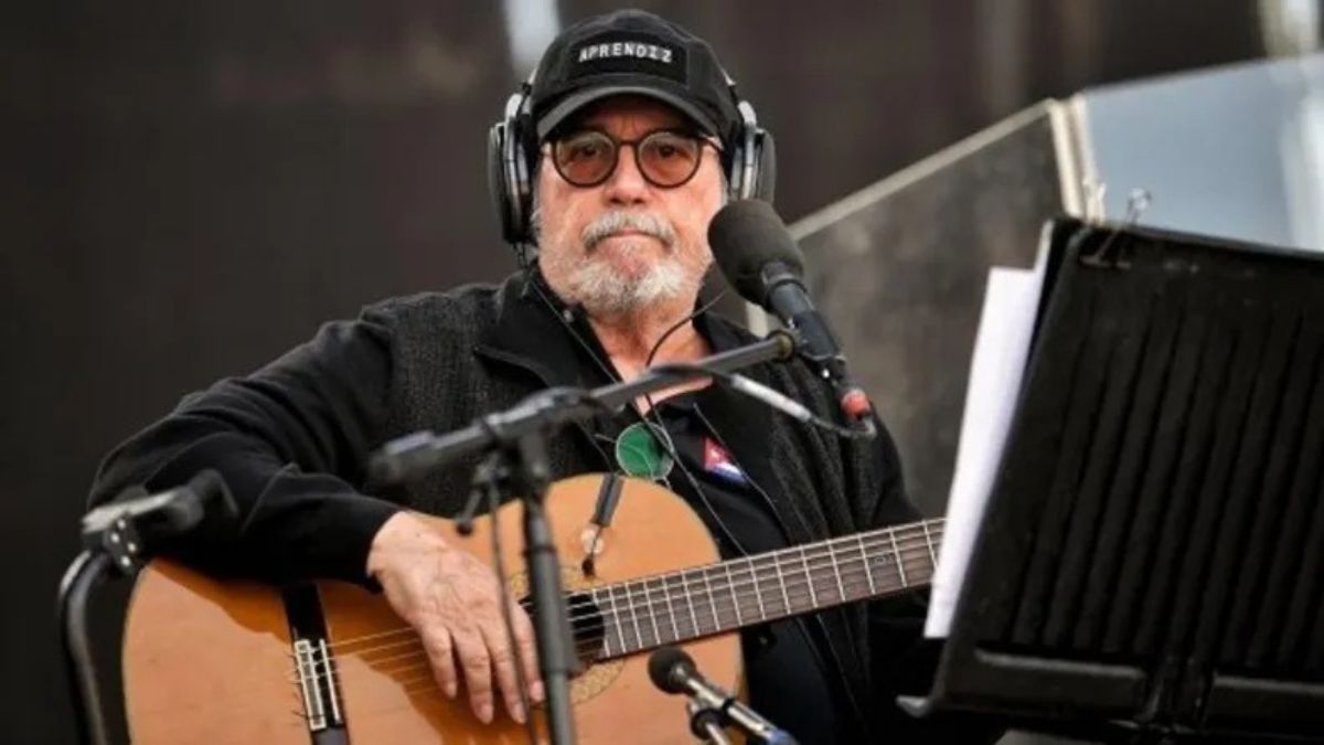 Silvio Rodríguez, el referente vivo y más vigente de la trova cubana dijo que “a Milei lo votó la mitad del pueblo argentino y por principio es algo que respeto” pero “yo aplaudo a los gobiernos que se preocupan por los olvidados, que creen en la justicia social y sostienen principios humanos solidarios”. Silvio Rodríguez, el referente vivo y más vigente de la trova cubana dijo que “a Milei lo votó la mitad del pueblo argentino y por principio es algo que respeto” pero “yo aplaudo a los gobiernos que se preocupan por los olvidados, que creen en la justicia social y sostienen principios humanos solidarios”.
