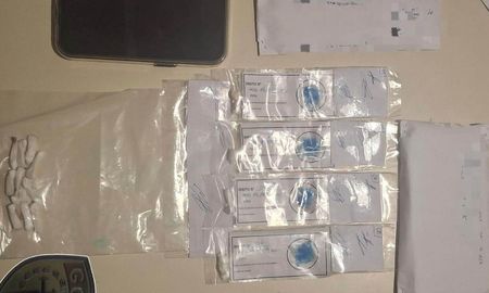 Ocurrió durante la tarde del martes. Los detenidos llevaban envoltorios con sustancias compatibles con cocaína. Ocurrió durante la tarde del martes. Los detenidos llevaban envoltorios con sustancias compatibles con cocaína.