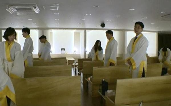 Falsos funerales para evitar suicidios