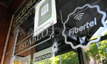 Las bandas criminales exigen fuertes sumas de dinero para no atacarlos balazos, como sucedió con el restorán El Establo. Las bandas criminales exigen fuertes sumas de dinero para no atacarlos balazos, como sucedió con el restorán El Establo.