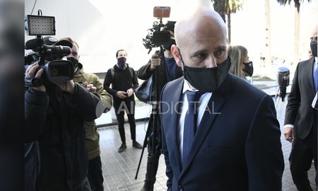 Patricio Serjal -aquí en la audiencia imputativa- logró el beneficio de la prisión domiciliaria en febrero del 2021 por motivos de salud. Patricio Serjal -aquí en la audiencia imputativa- logró el beneficio de la prisión domiciliaria en febrero del 2021 por motivos de salud.