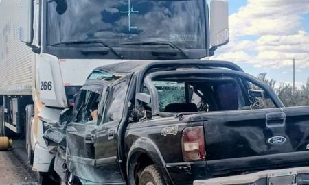 Así quedó la camioneta de la víctima fatal tras el accidente. Así quedó la camioneta de la víctima fatal tras el accidente.