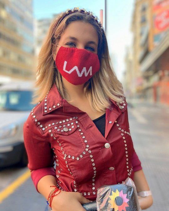 Maite Peñoñori durante el aislamiento haciendo móviles. 