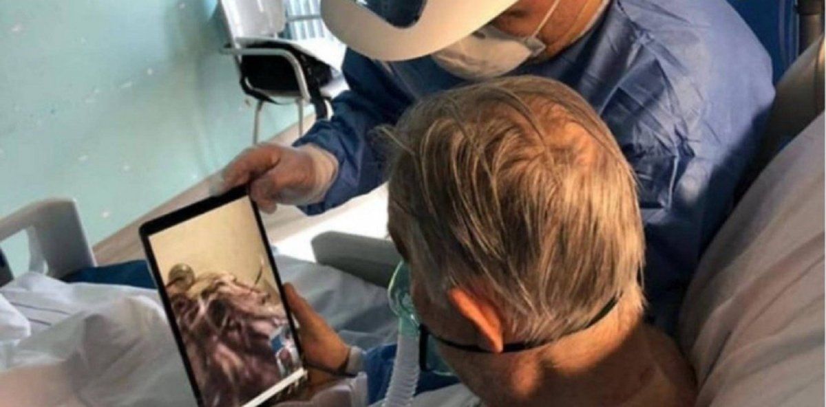 El derecho de decir adiós, los ancianos a punto de morir se despiden por videollamada