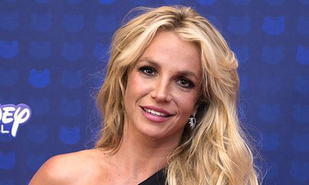 Tras librarse de la tutela de su padre, Britney Spears firmó contrato millonario para un libro sobre su vida. Tras librarse de la tutela de su padre, Britney Spears firmó contrato millonario para un libro sobre su vida.