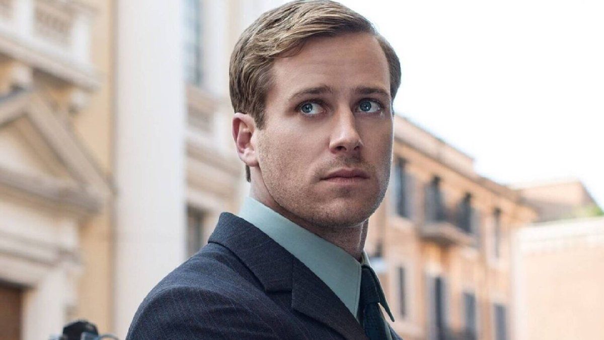 Armie Hammer sale de la clínica de rehabilitación tras ser acusado de violación y canibalismo