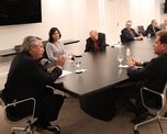 El presidente se reunió en Olivos con el gobernador de Santa Fe, Omar Perotti; el ministro de Producción, Matías Kulfas; el ministro de Agricultura, Luis Basterra; y la secretaria Legal y Técnica, Vilma Ibarra. El presidente se reunió en Olivos con el gobernador de Santa Fe, Omar Perotti; el ministro de Producción, Matías Kulfas; el ministro de Agricultura, Luis Basterra; y la secretaria Legal y Técnica, Vilma Ibarra.