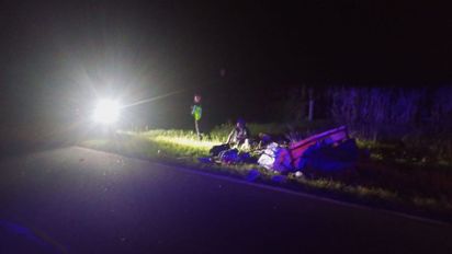 Accidente en Ruta 11: un auto chocó un hombre que caminaba de noche a la vera del camino