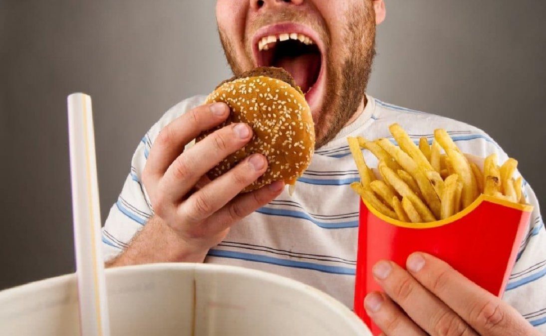 Por qué el cerebro es adicto a la comida ultraprocesada según expertos