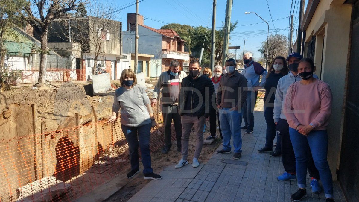 Vecinos de barrio San Martín reclaman por la paralización de la obra del desagüe Espora.