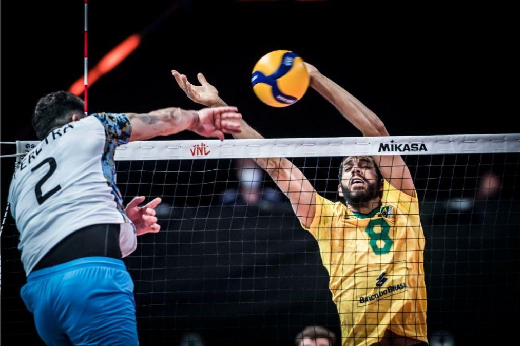 Argentina cayó en sets corridos ante Brasil en el debut de la Nations League.