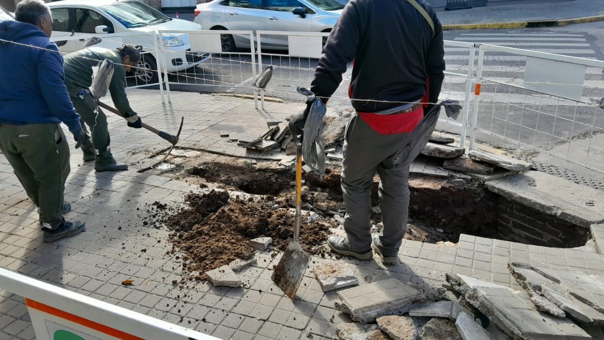 Desde Gestión de Riesgo del municipio trabajan en la señalización del espacio y se investigan las causas que generaron la depresión en el centro de la ciudad. Desde Gestión de Riesgo del municipio trabajan en la señalización del espacio y se investigan las causas que generaron la depresión en el centro de la ciudad.