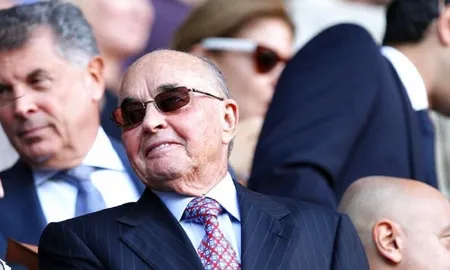 El magnate Joe Lewis declaró y fue liberado bajo fianza este miércoles.
