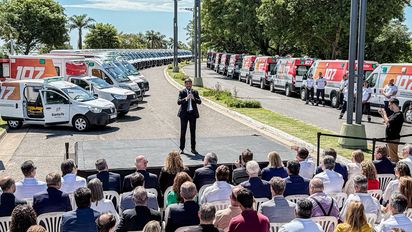 Pullaro presentó 174 ambulancias 0 Km en Santa Fe: 