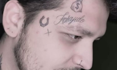 Christian Nodal se tatuó los ojos de Belinda en el pecho, Beli en la oreja y Utopía en la frente. Sin embargo, en los últimos días, confirmó que su relación había finalizado. Christian Nodal se tatuó los ojos de Belinda en el pecho, Beli en la oreja y Utopía en la frente. Sin embargo, en los últimos días, confirmó que su relación había finalizado.