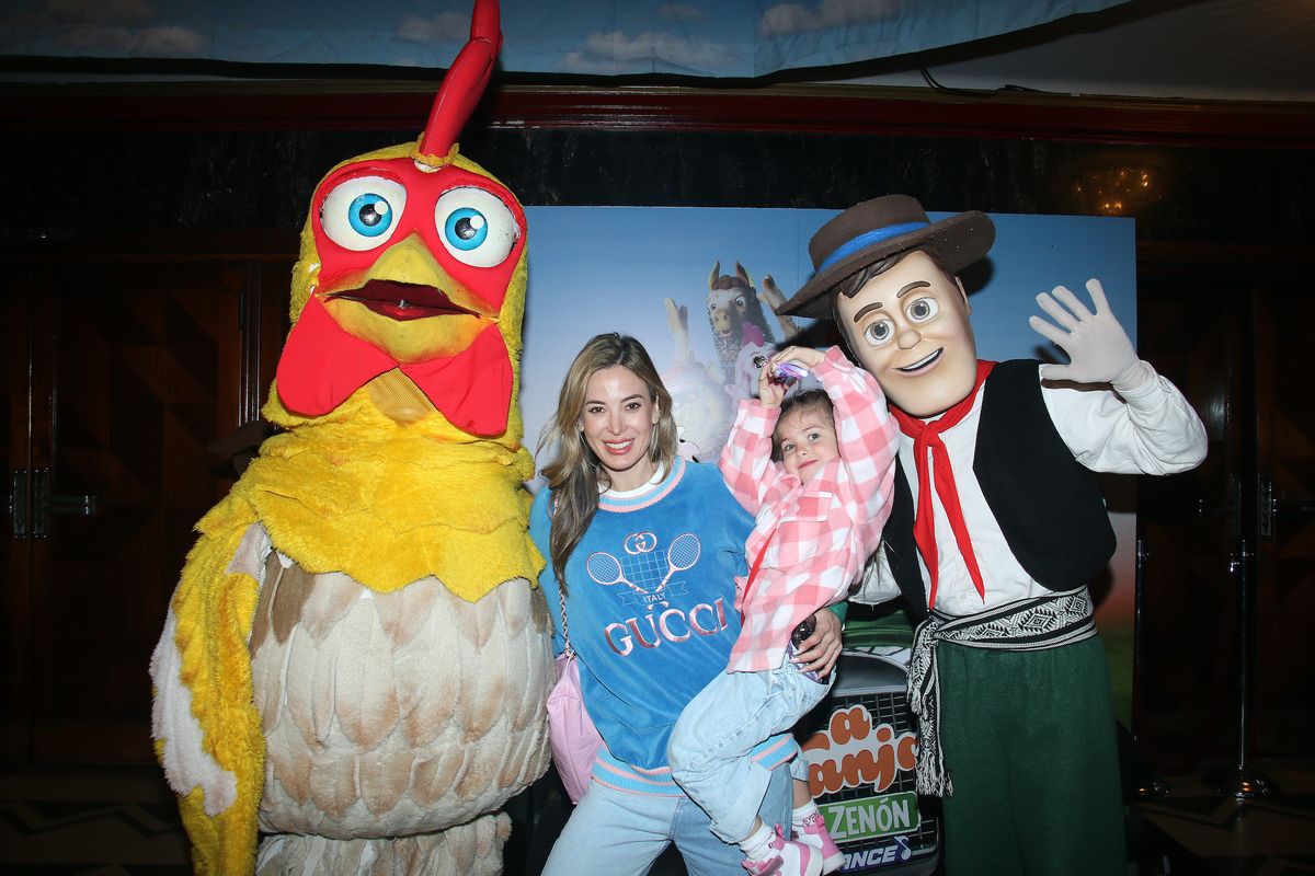 Jesica Cirio fue a ver La Granja de Zenón con su hija Chloé. Jesica Cirio fue a ver La Granja de Zenón con su hija Chloé.