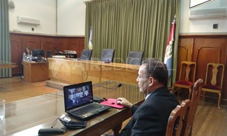 El juez Alejandro Tizón, único presente en la sala de audiencias. El resto de las partes participó de manera remota El juez Alejandro Tizón, único presente en la sala de audiencias. El resto de las partes participó de manera remota