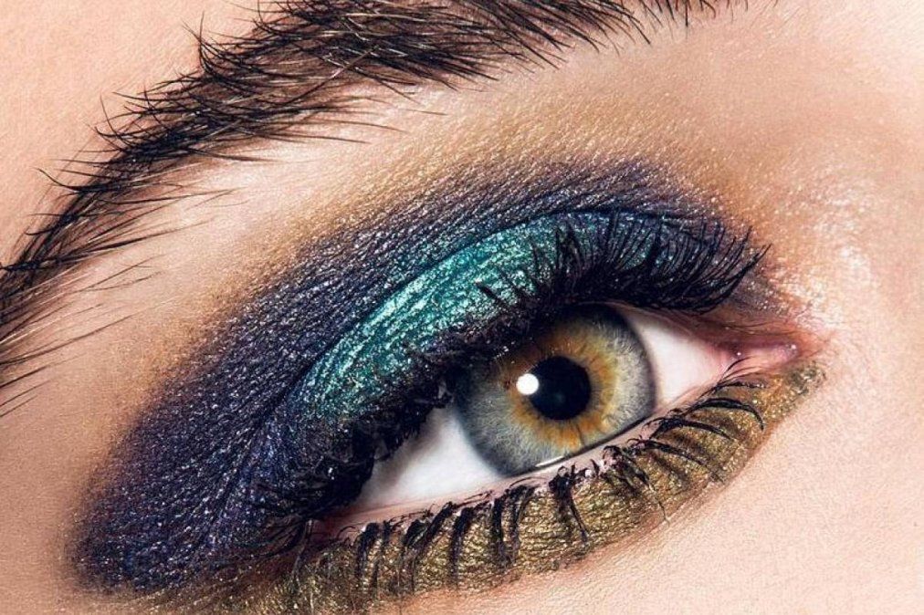 ¡Sombras metalizadas! El maquillaje tendencia que deseas en diciembre