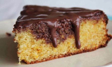 Todos los detalles para hacer una torta húmeda de la mano de Cocineros Argentinos. Todos los detalles para hacer una torta húmeda de la mano de Cocineros Argentinos.