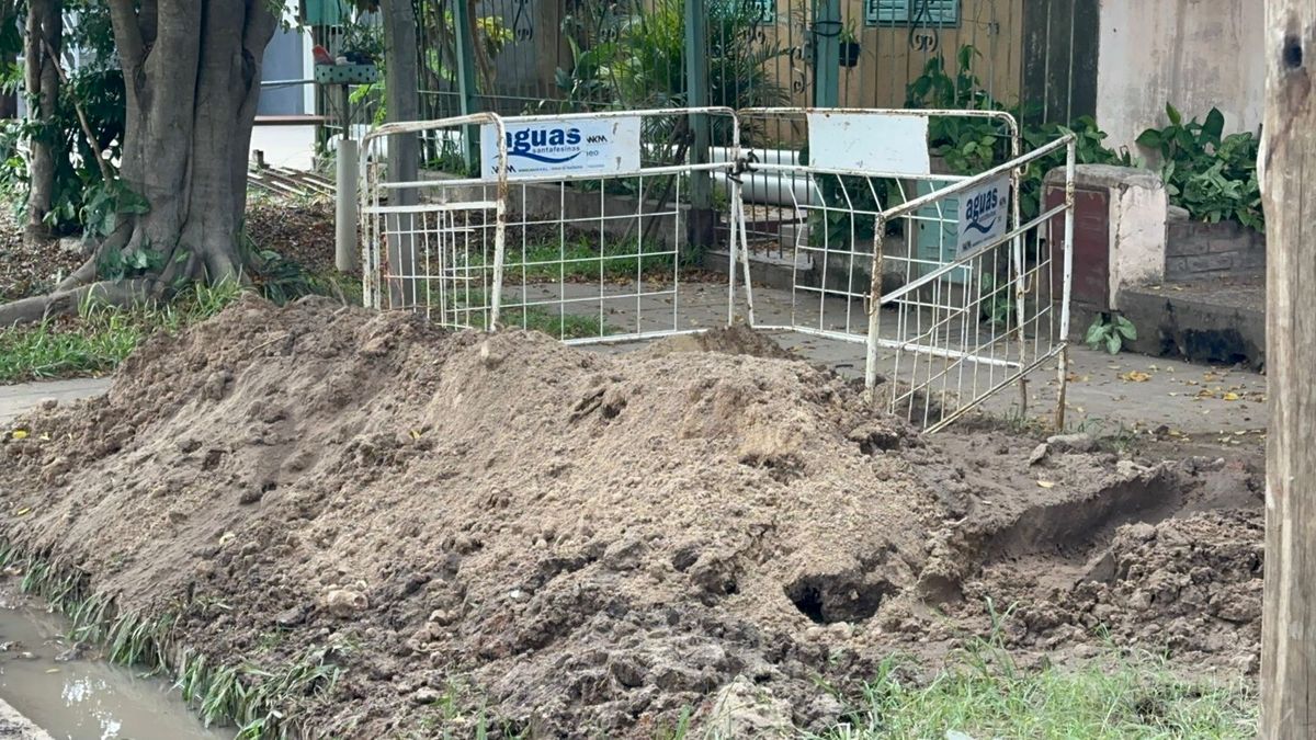 Frentistas tuvieron que limpiar la zona por sus propios medios. Frentistas tuvieron que limpiar la zona por sus propios medios.