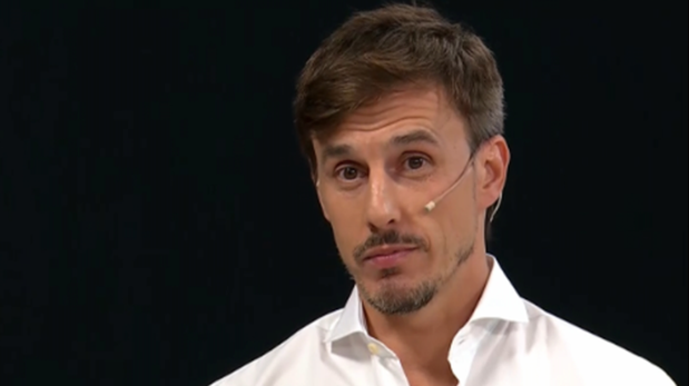 Roberto García Moritán sorprende al defender a Benjamín Vicuña