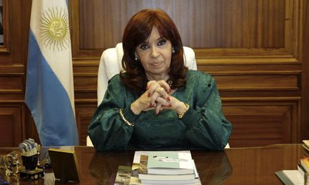 Las marchas en la provincia de Santa Fe tienen por objetivo brindarle apoyo a la vicepresidenta Cristina Kirchner. Las marchas en la provincia de Santa Fe tienen por objetivo brindarle apoyo a la vicepresidenta Cristina Kirchner.