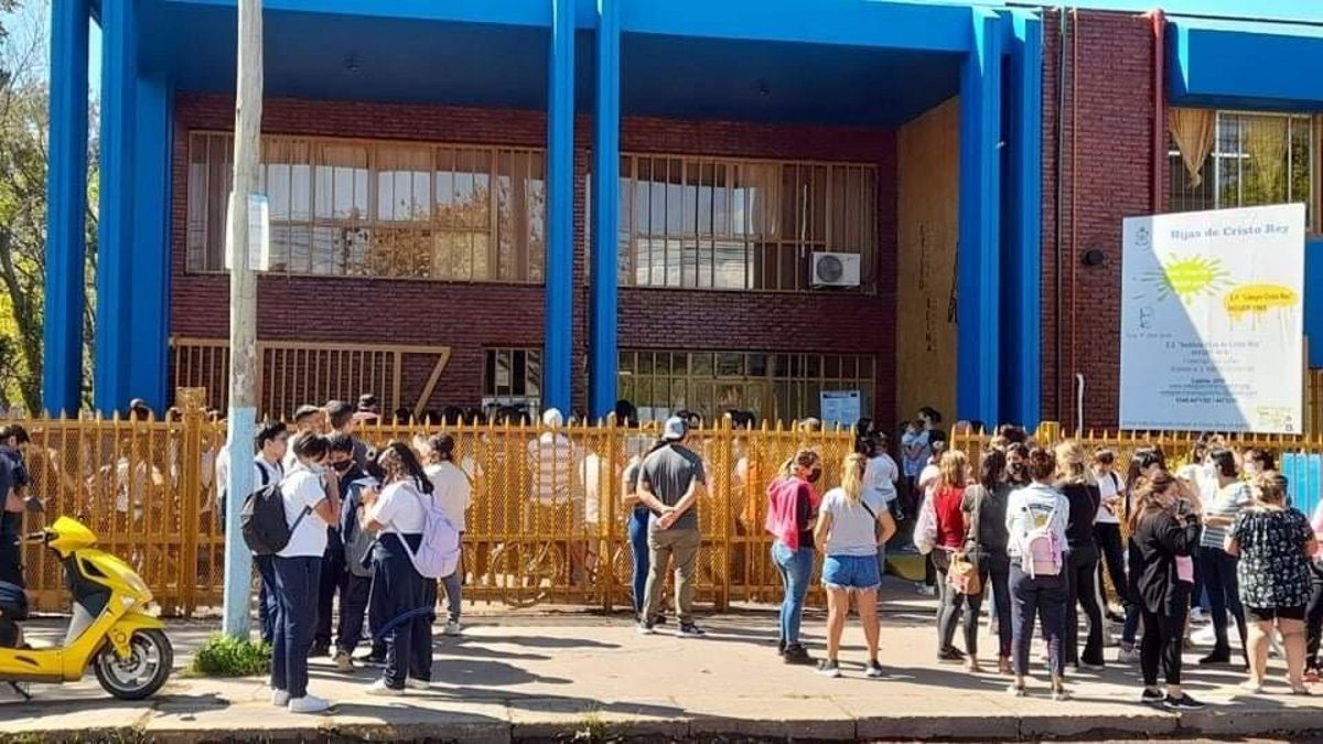 Cuatro menores abusaron a una nena de 6 años en el baño de una escuela: son inimputables