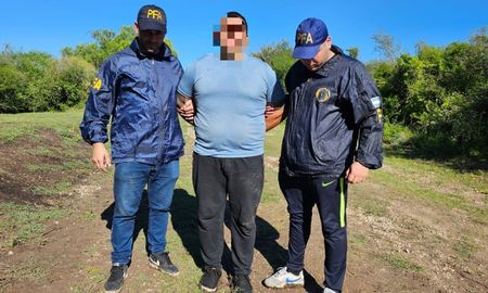El ex jugador de Rugby Marcos Julián Díaz fue detenido en un paraje rural de Entre Ríos. Estaba prófugo tras estar acusado de proveer dinero a una banda narco. El ex jugador de Rugby Marcos Julián Díaz fue detenido en un paraje rural de Entre Ríos. Estaba prófugo tras estar acusado de proveer dinero a una banda narco.