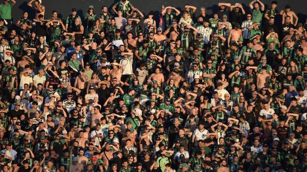 7.000 hinchas de Nueva Chicago estuvieron presentes en la cancha de Quilmes.