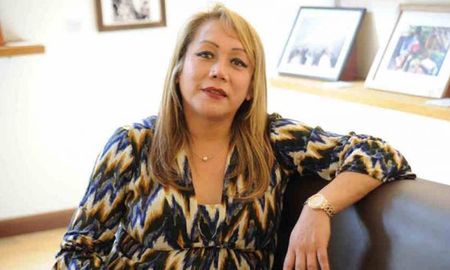 Claudia es presidenta de la ONG Otrans Argentina, cuya creación y organización analizó en la tesis titulada Identidades golondrinas desde una epistemología del despojo: las charapas. Claudia es presidenta de la ONG Otrans Argentina, cuya creación y organización analizó en la tesis titulada Identidades golondrinas desde una epistemología del despojo: las charapas.