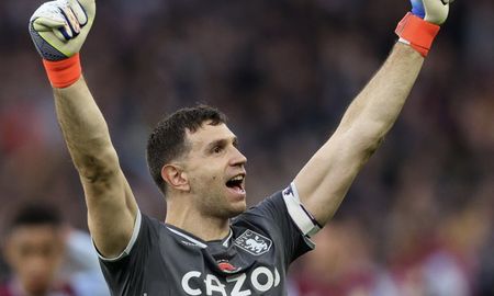 Dibu Martínez fue protagonista en la victoria de Aston Villa ante Manchester United en la Premier League. Dibu Martínez fue protagonista en la victoria de Aston Villa ante Manchester United en la Premier League.