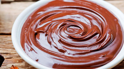 Cómo hacer crema pastelera de chocolate: una receta fácil y deliciosa para usar en todos tus postres